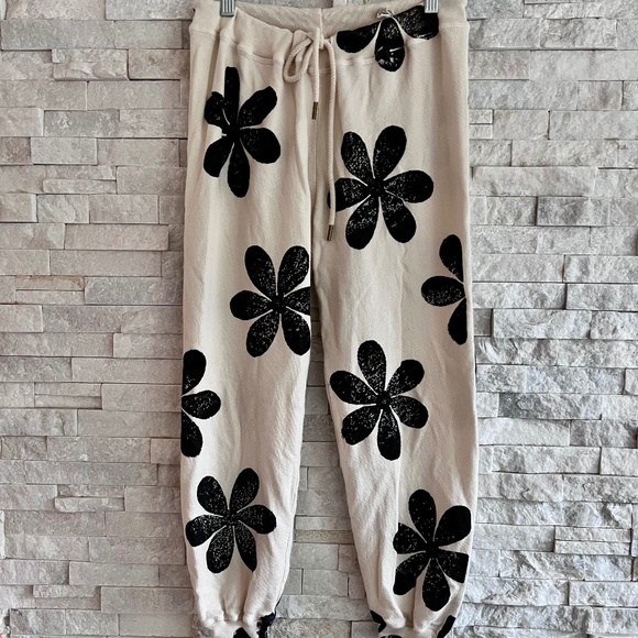 THE GREAT Daisy Stamp Cotton Sweatpant - like new - Picture 1 of 6
